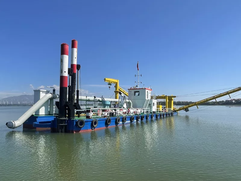 12 tuuman ruoppaajalaiva