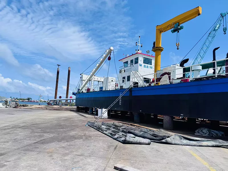 Raskaaseen käyttöön tarkoitettu ruoppausalus