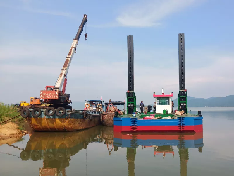 Joen kaivinkoneen taso